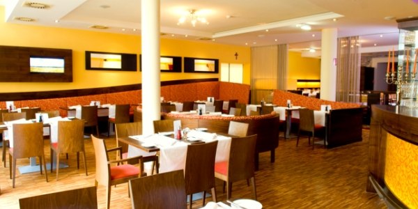 Restaurant 1, &copy; Robert Herbst