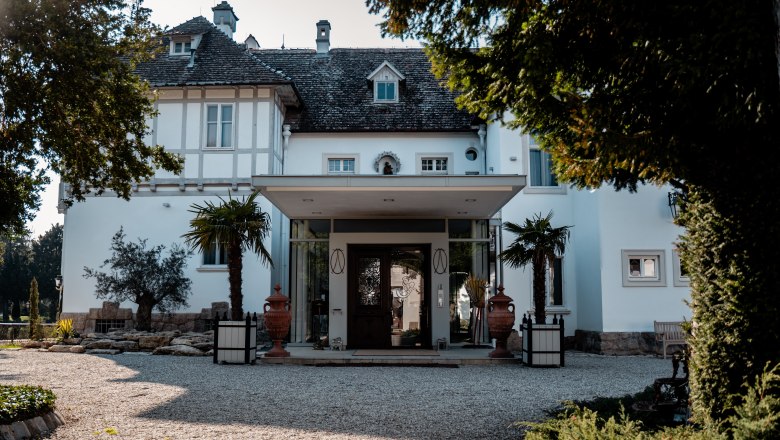 Lobbyeingang, &copy; Schloss Sch&ouml;nau Management KG