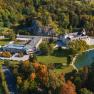 Hotelanlage mit Schloss, &copy; Peter Hruska