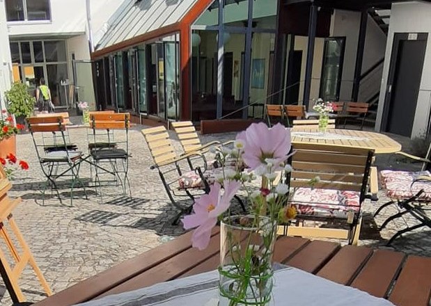 Innenhof mit Restaurant, &copy; vierzigerhof