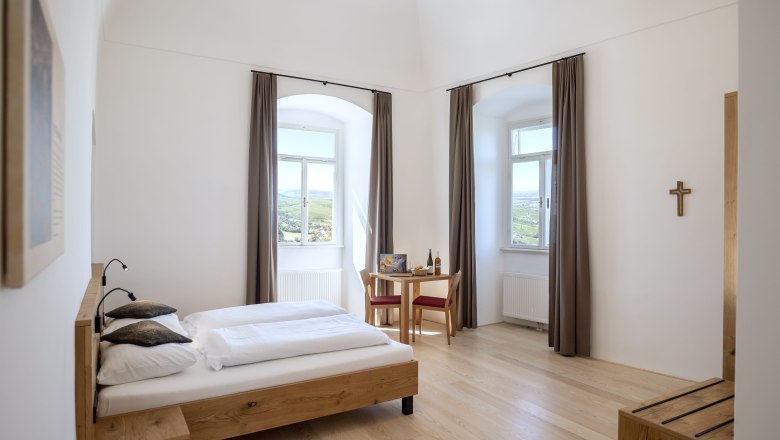Zimmerbeispiel im G&auml;stehaus im Stift G&ouml;ttweig, &copy; Robert Herbst