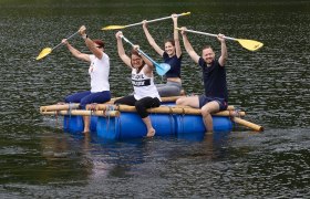 TEAMbuilder, Flo&szlig;bau, &copy; Sophie Kirchner