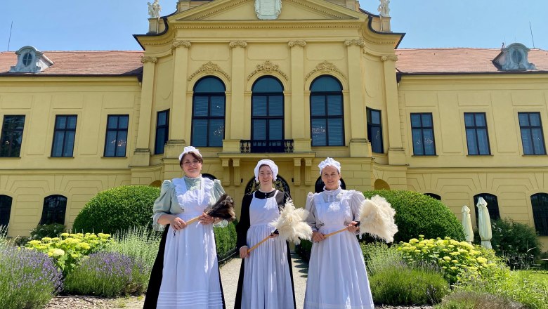 Schloss Eckartsau, "Knicksen, aber richtig", &copy; Elisabeth Sandfort