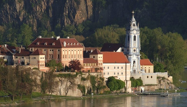 Aussenansicht Dürnstein und Schloss, © Hotel Schloss Dürnstein GmbH