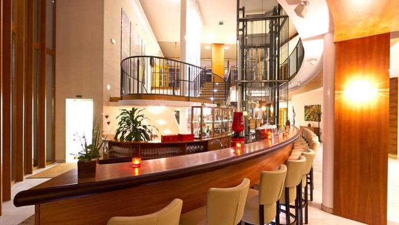 Bar, &copy; Schlosspark/mesonic