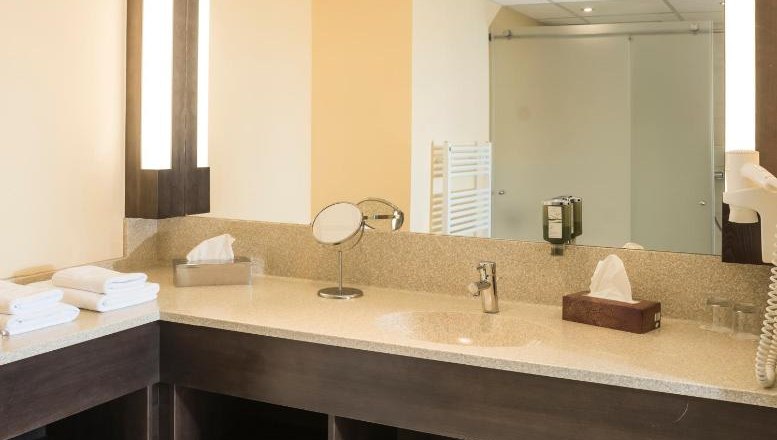 Badezimmer, &copy; Hotel Karl-Wirt