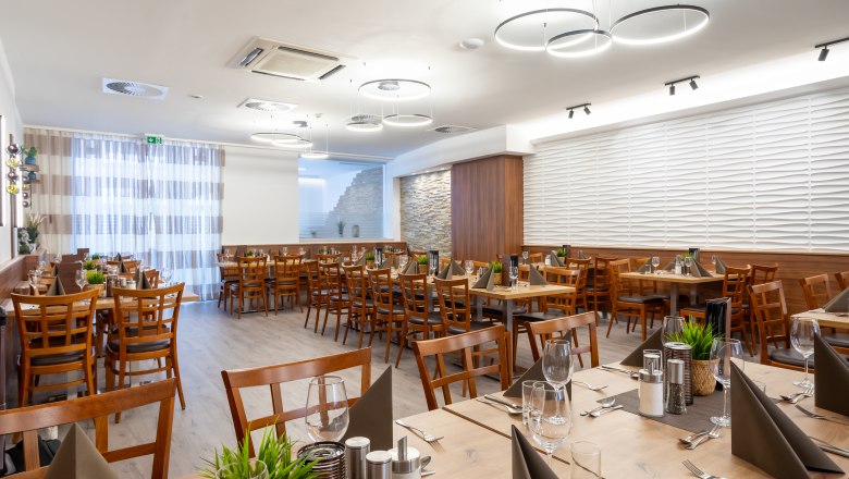 Restaurant, &copy; City Hotel