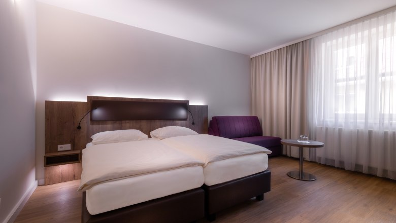 Doppelzimmer mit Sofabett, &copy; City Hotel